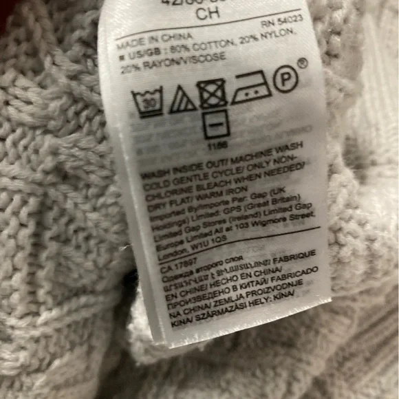 Banana Republic Women’s Small Beige Cable Knit Sweater - Picture 5 of 5